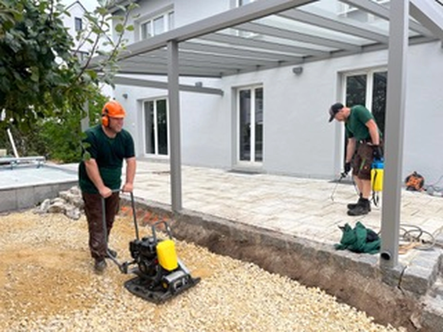Garden and More - Florian Schiller - Garten - und Landschaftspflege - Reinigung der Gartenterrasse